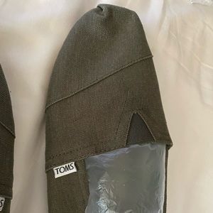 Men’s army green Toms